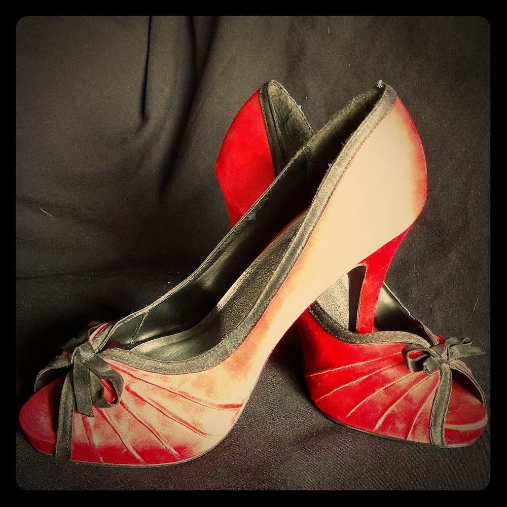 Rockabilly retro peeptoe red and black heels